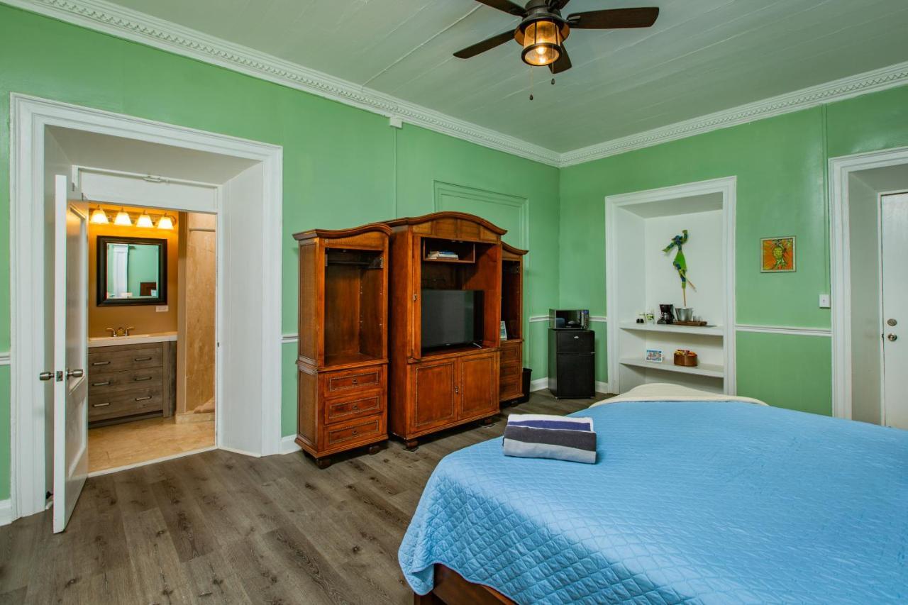 Victoria House Hotel Frederiksted Luaran gambar